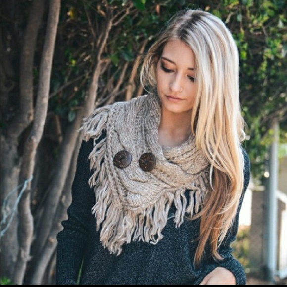 LAST ONE! fringe scarf a must have! - Picture 2 of 3